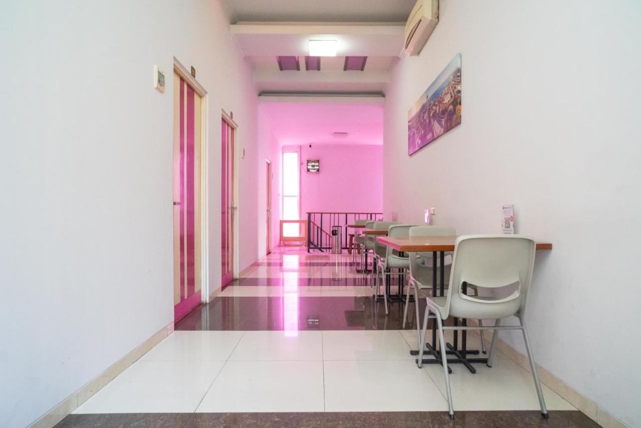 Urbanview Hotel Fiffa Kauman Malang Dış mekan fotoğraf